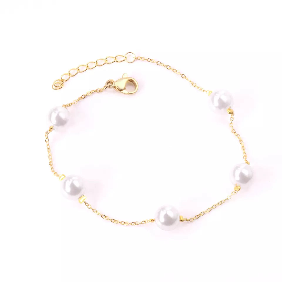 Dainty Pearls Bracelet