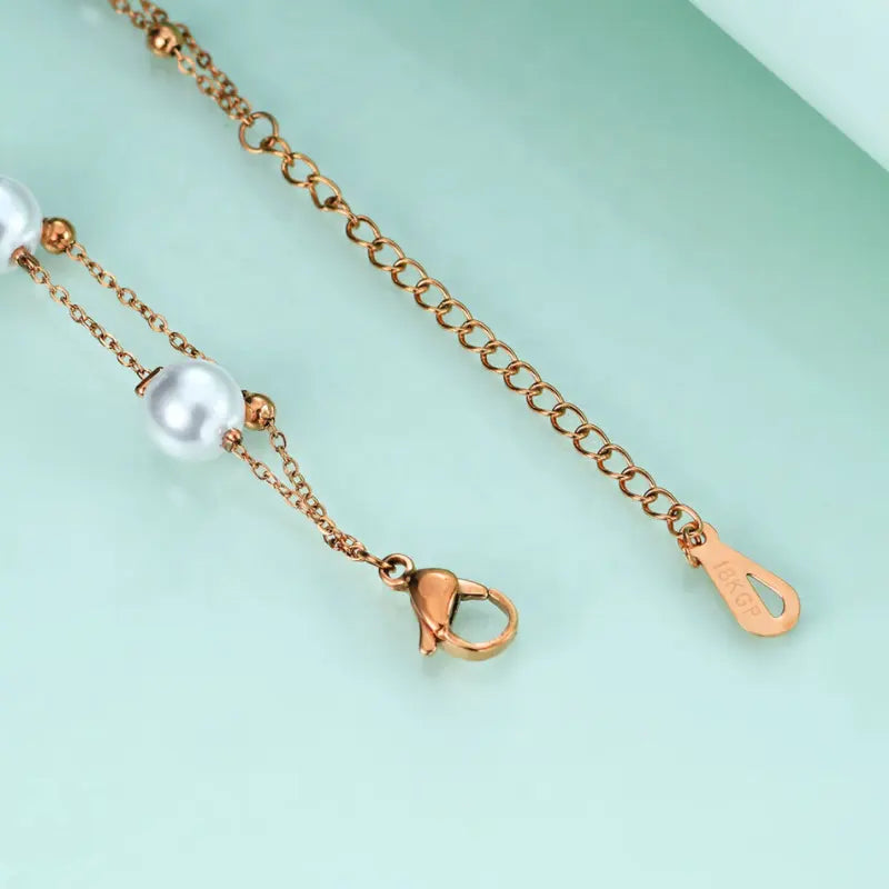 women bracelet in gold